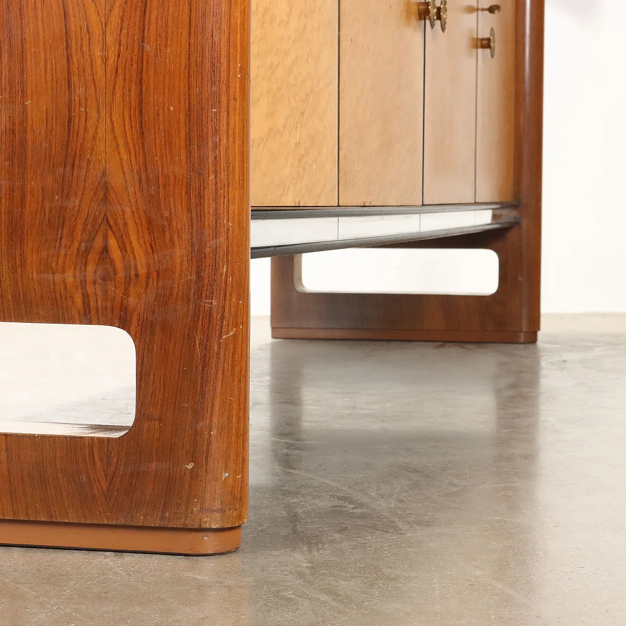 Walnut veneered cabinet by Palazzi dell'Arte, 1940s 10