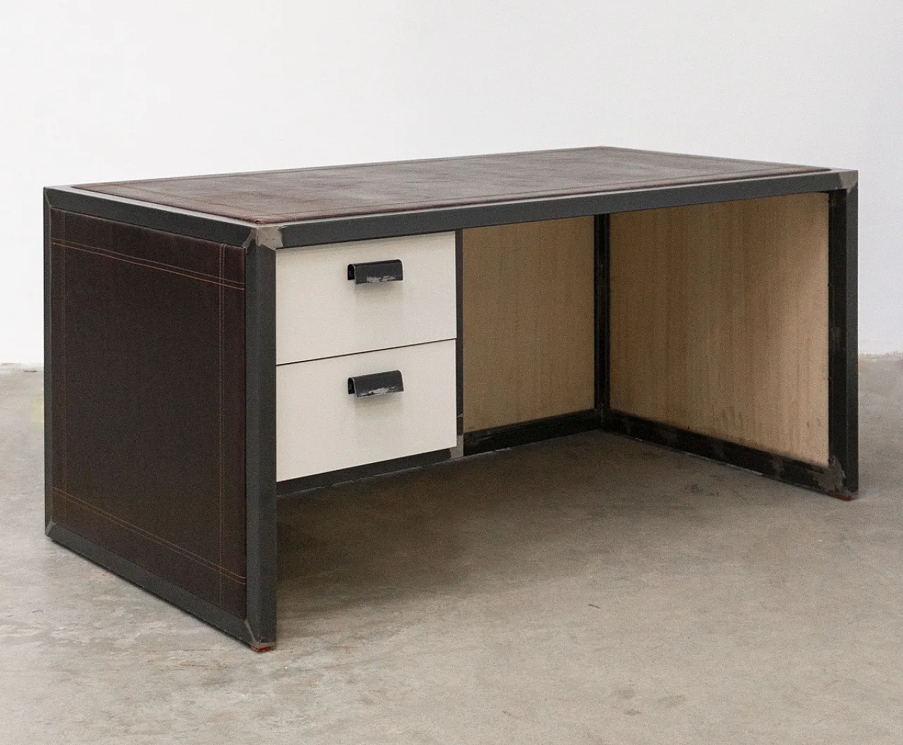 Scrivania artigianale in ferro e cuoio, '900 2