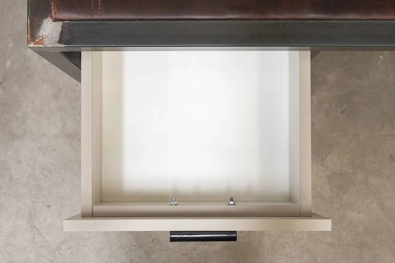 Scrivania artigianale in ferro e cuoio, '900 4