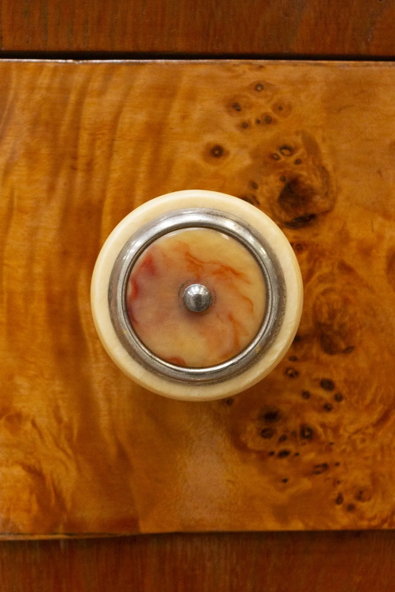 Comò Art Déco in radica di betulla, anni '40 9