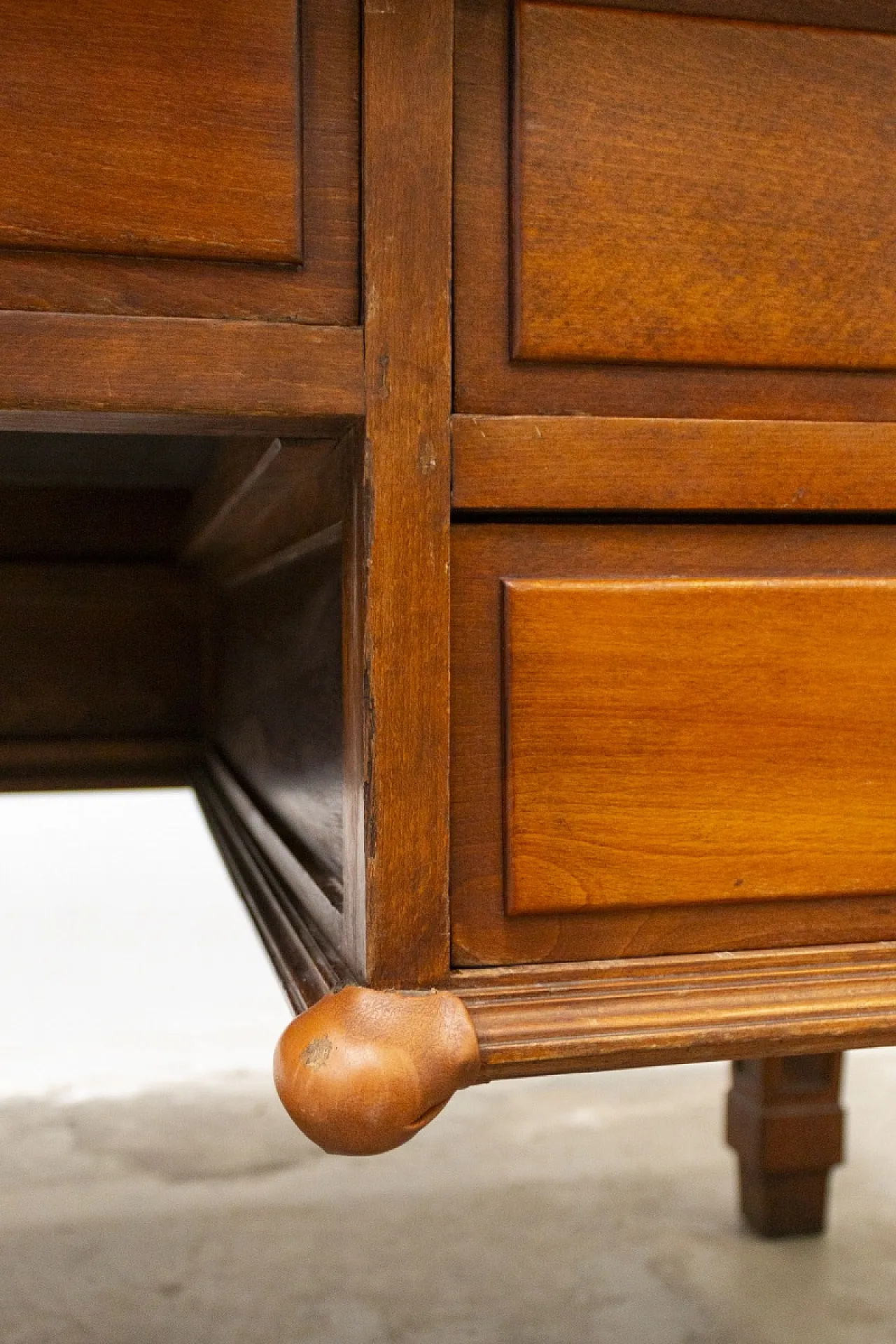 Scrivania ministeriale in legno di faggio massello, fine '900 9