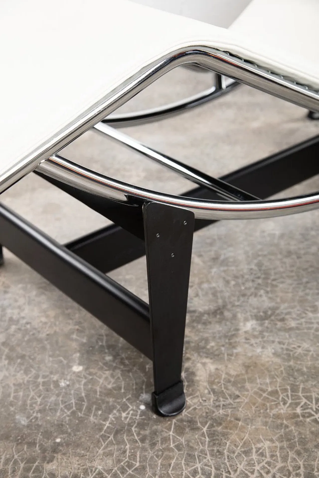 Sedia di Le Corbusier, Perriand, Jeanneret per Cassina, anni 2000 2