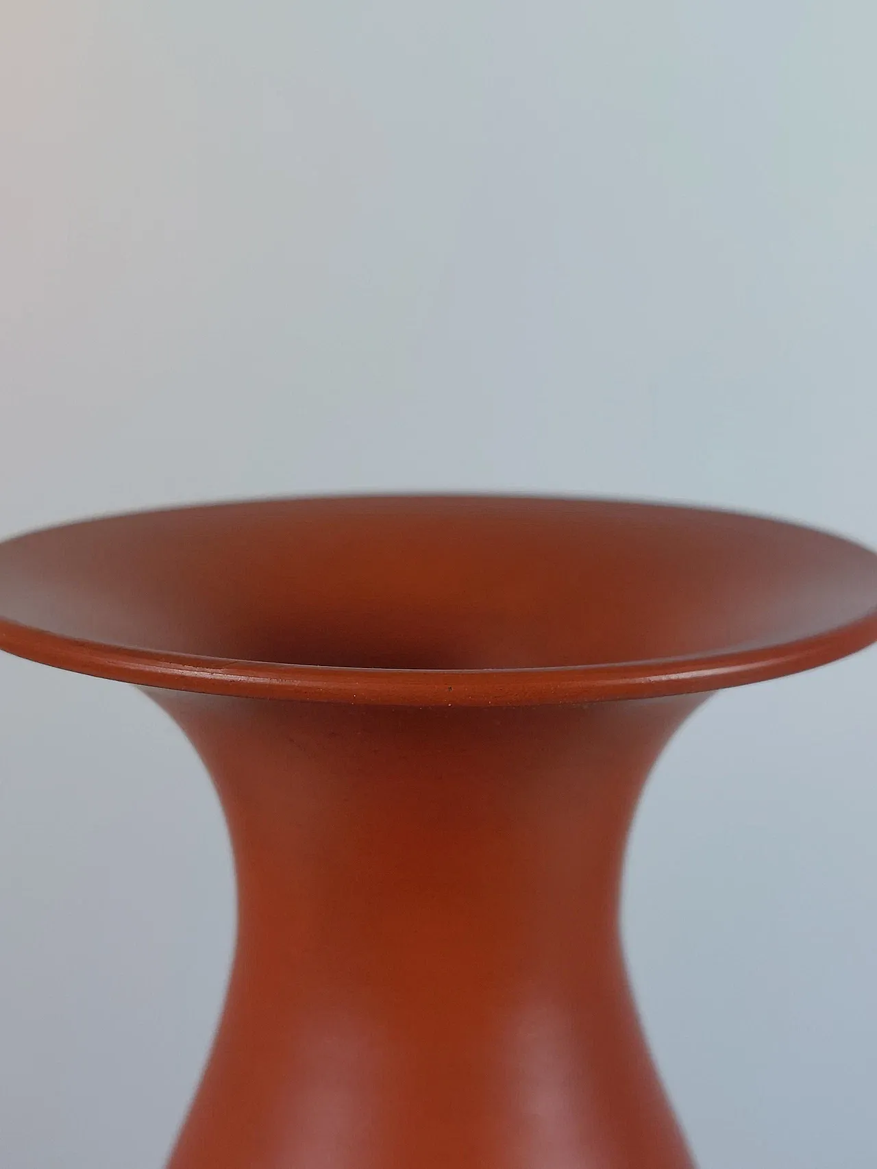 Vaso in terracotta decorazione a coste Jawa, anni '90 1