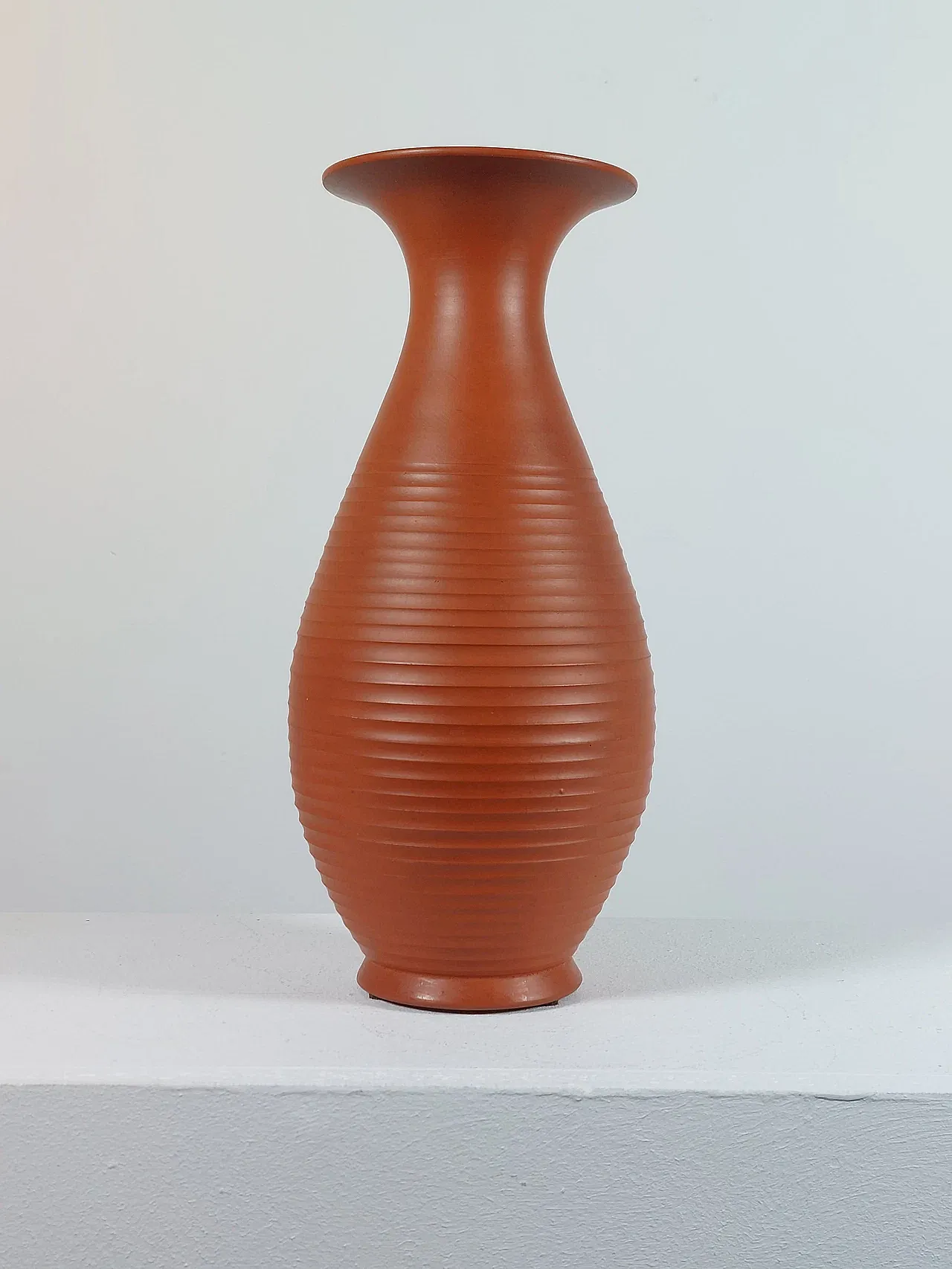 Vaso in terracotta decorazione a coste Jawa, anni '90 2