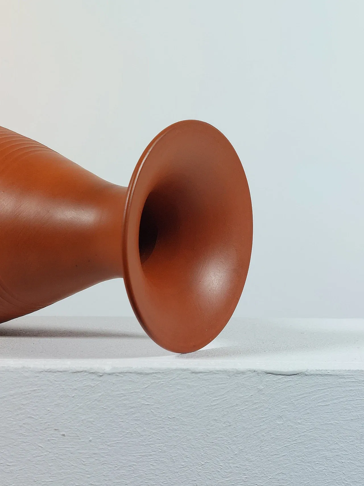 Vaso in terracotta decorazione a coste Jawa, anni '90 5