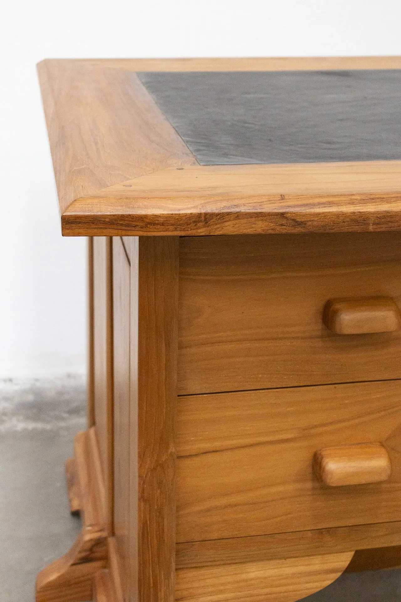 Scrivania indonesiana in legno massello di teak, primo '900 4