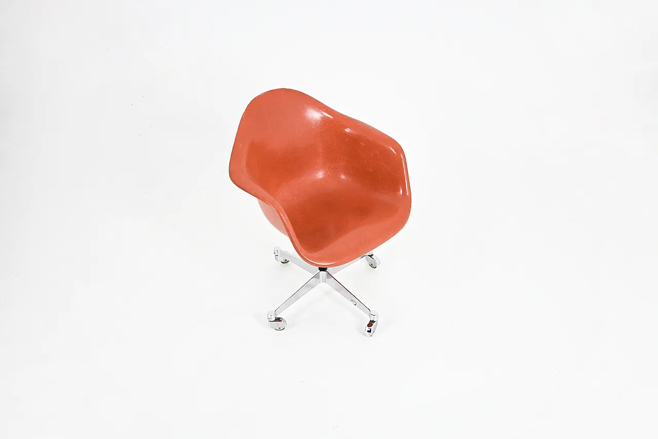 Poltrona di Charles e Ray Eames per Herman Miller, anni '70 2