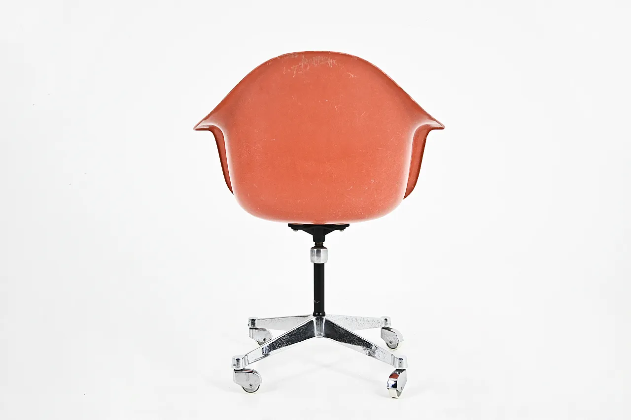 Poltrona di Charles e Ray Eames per Herman Miller, anni '70 4