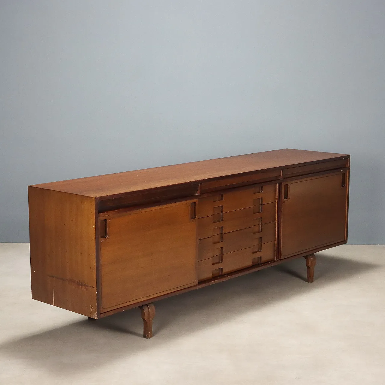 Credenza con ante scorrevoli e cassetti impiallacciata in noce, '900 1