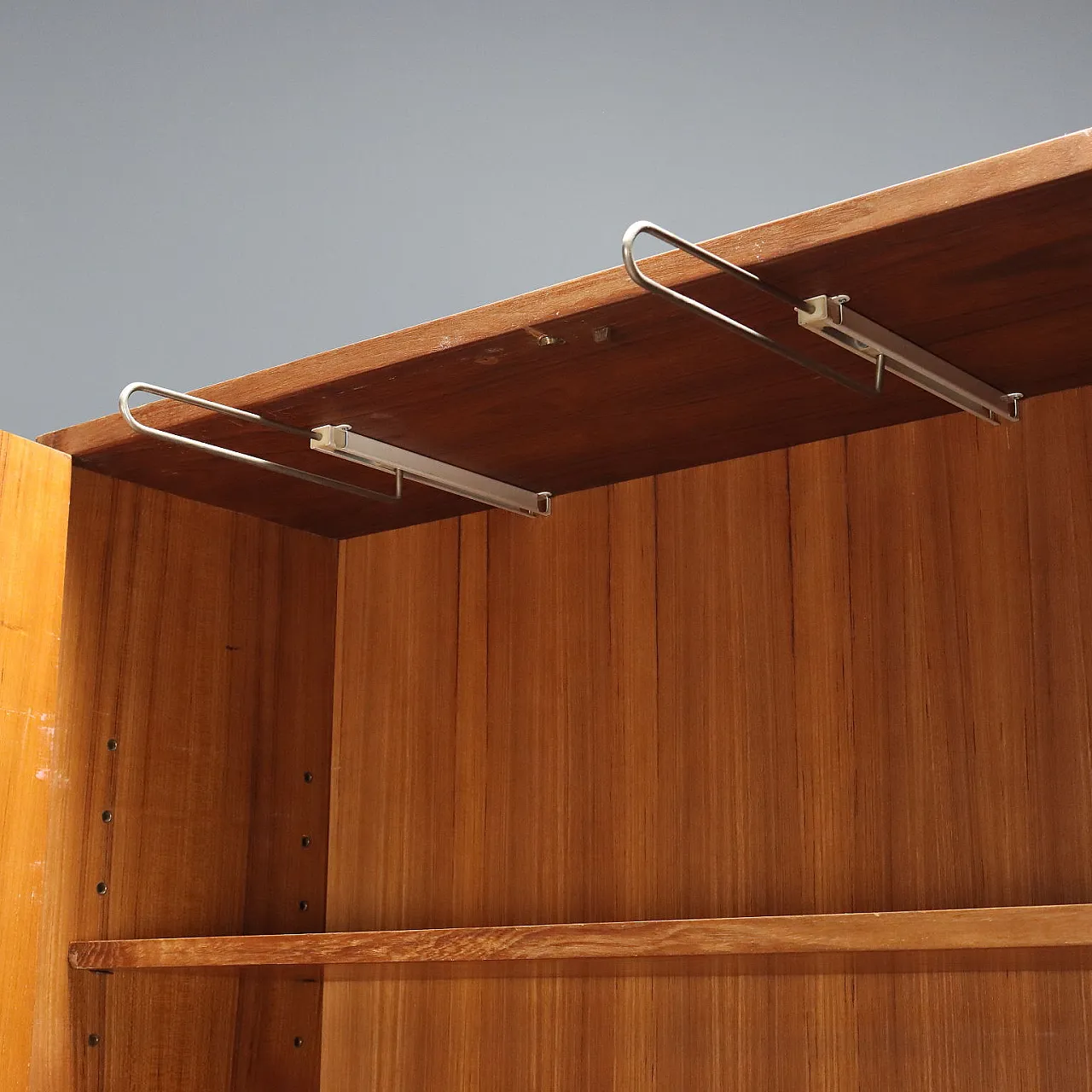 Armadio a 2 ante con ripiani regolabili impiallacciato in teak, '900 4