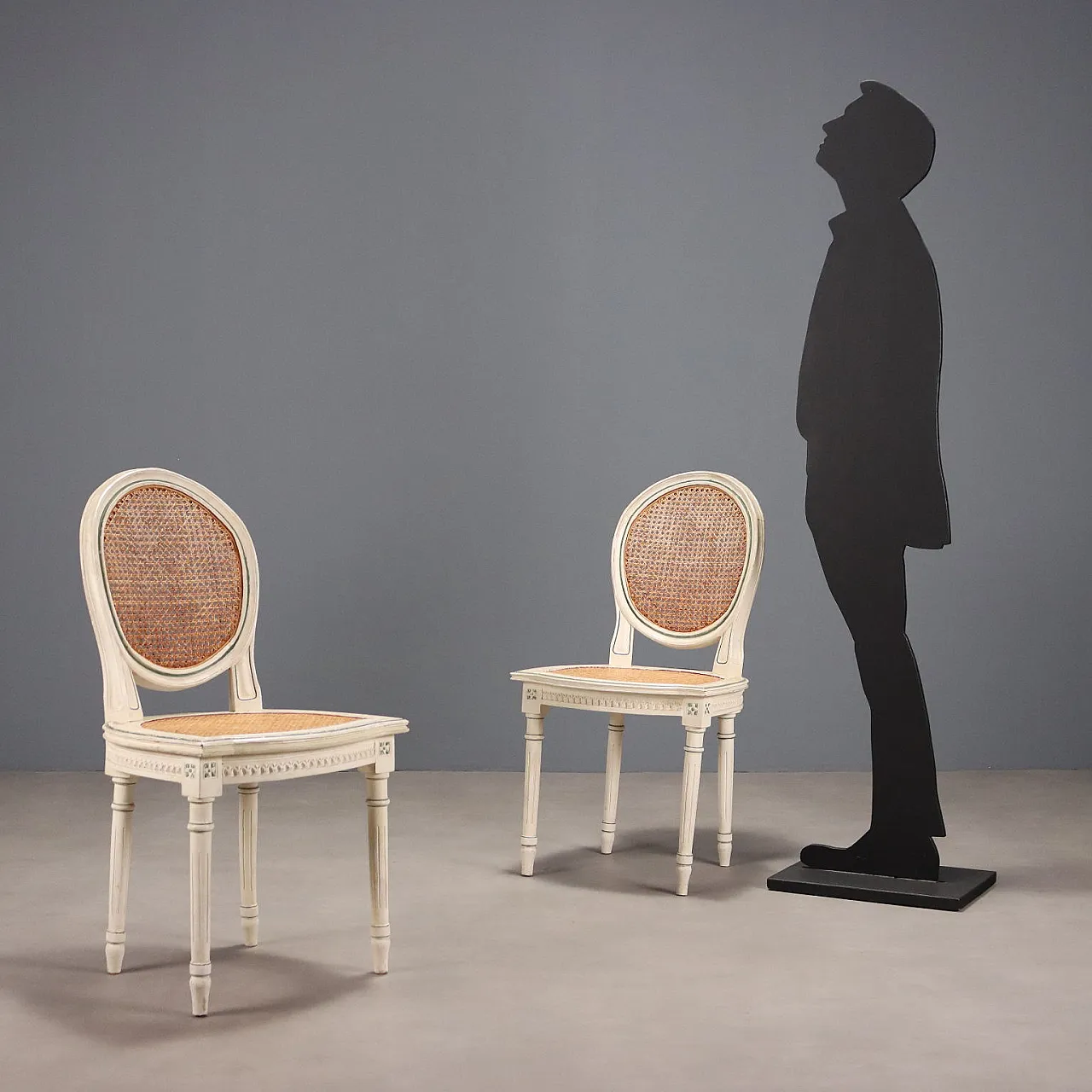 Coppia di sedie in legno laccato e paglia di Vienna, '900 2