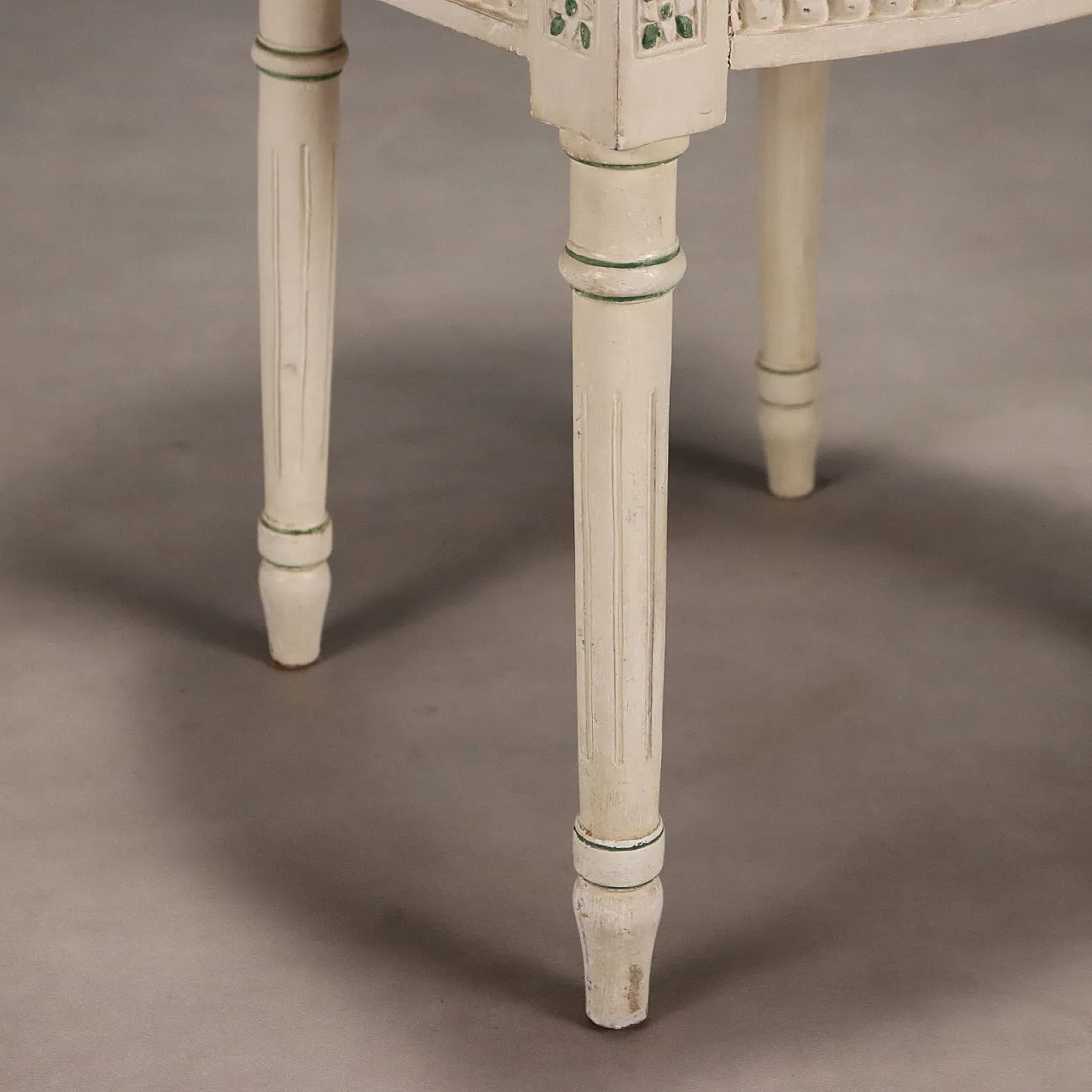 Coppia di sedie in legno laccato e paglia di Vienna, '900 6