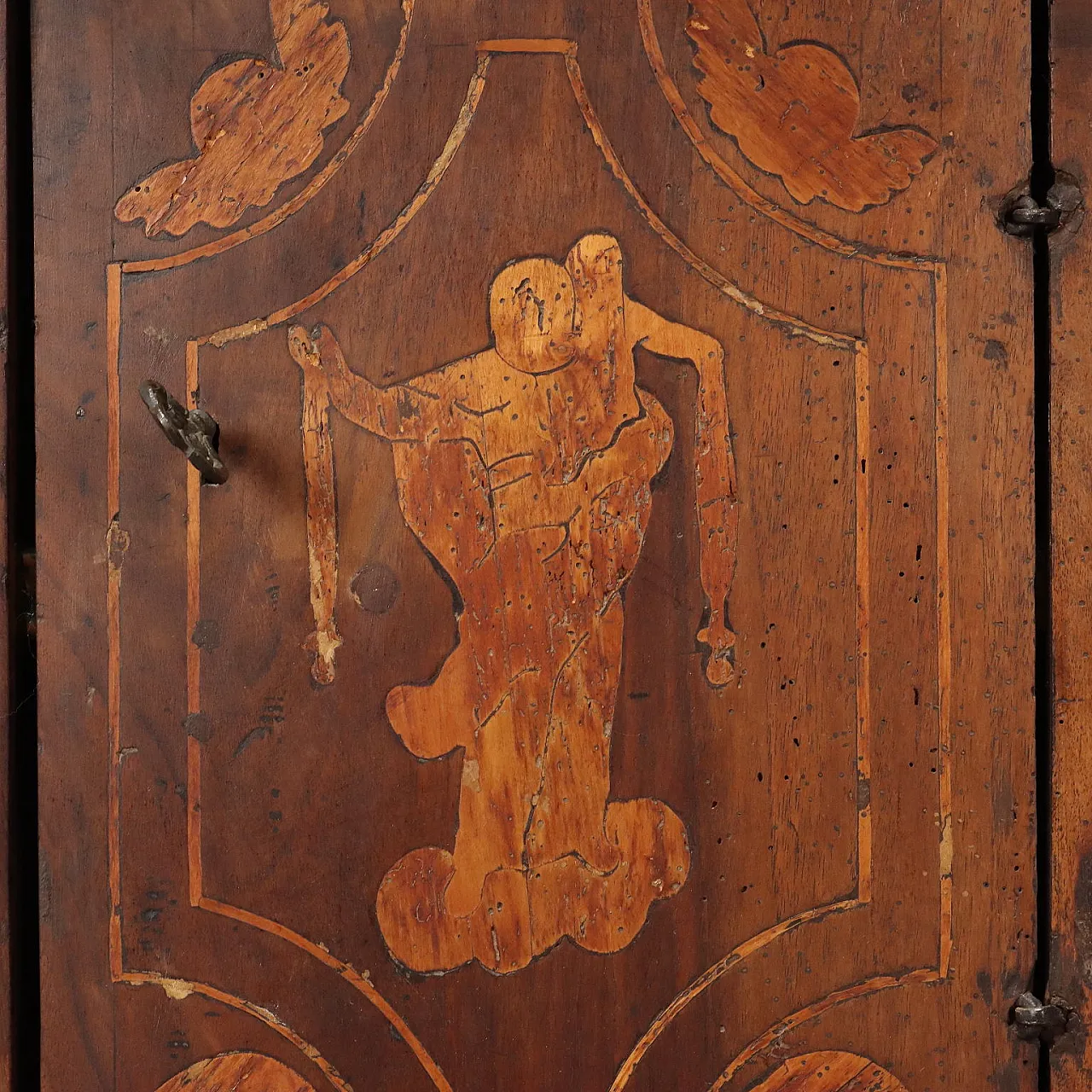 Comodino barocco in noce, ricavato da inginocchiatoio, '600 4