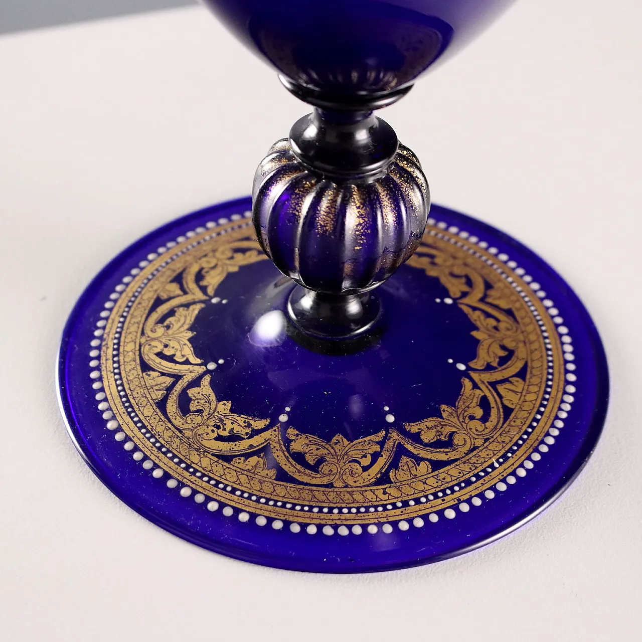 Coppia di vasi in vetro soffiato blu a forma di fuso, '900 10