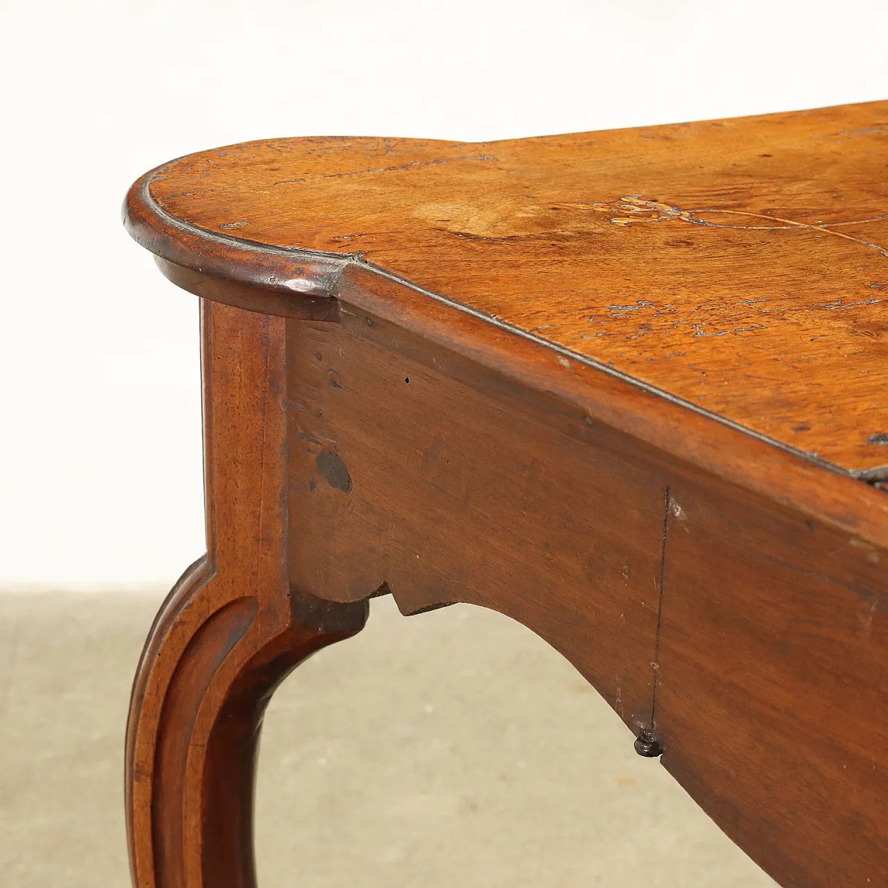 Emilian Barocchetto walnut side table with inlays, mid-18th century 3