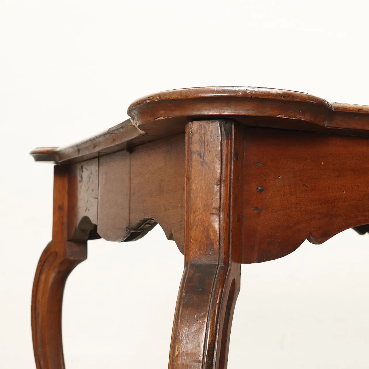 Emilian Barocchetto walnut side table with inlays, mid-18th century 4