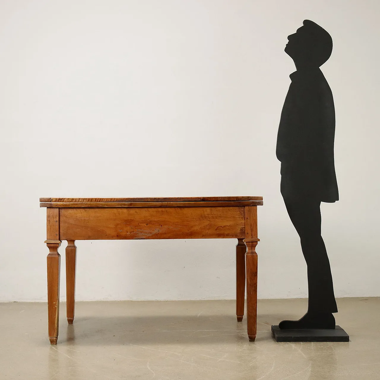 Directoire walnut table with truncated pyramidal legs, 18th century 2