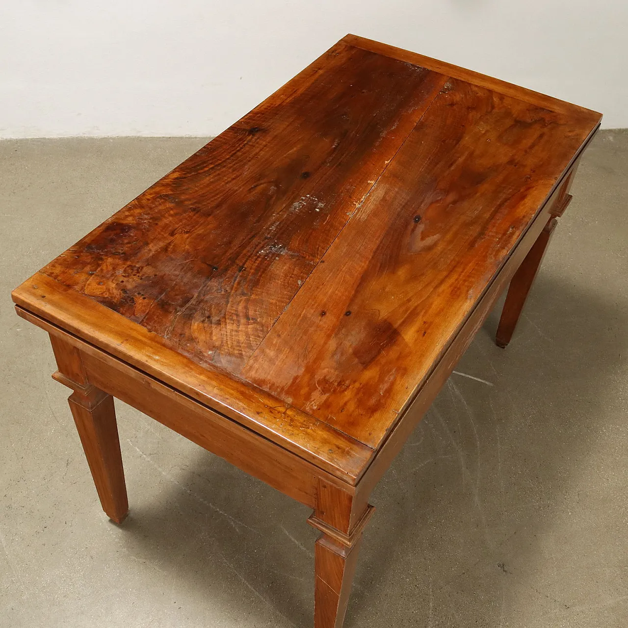 Directoire walnut table with truncated pyramidal legs, 18th century 3
