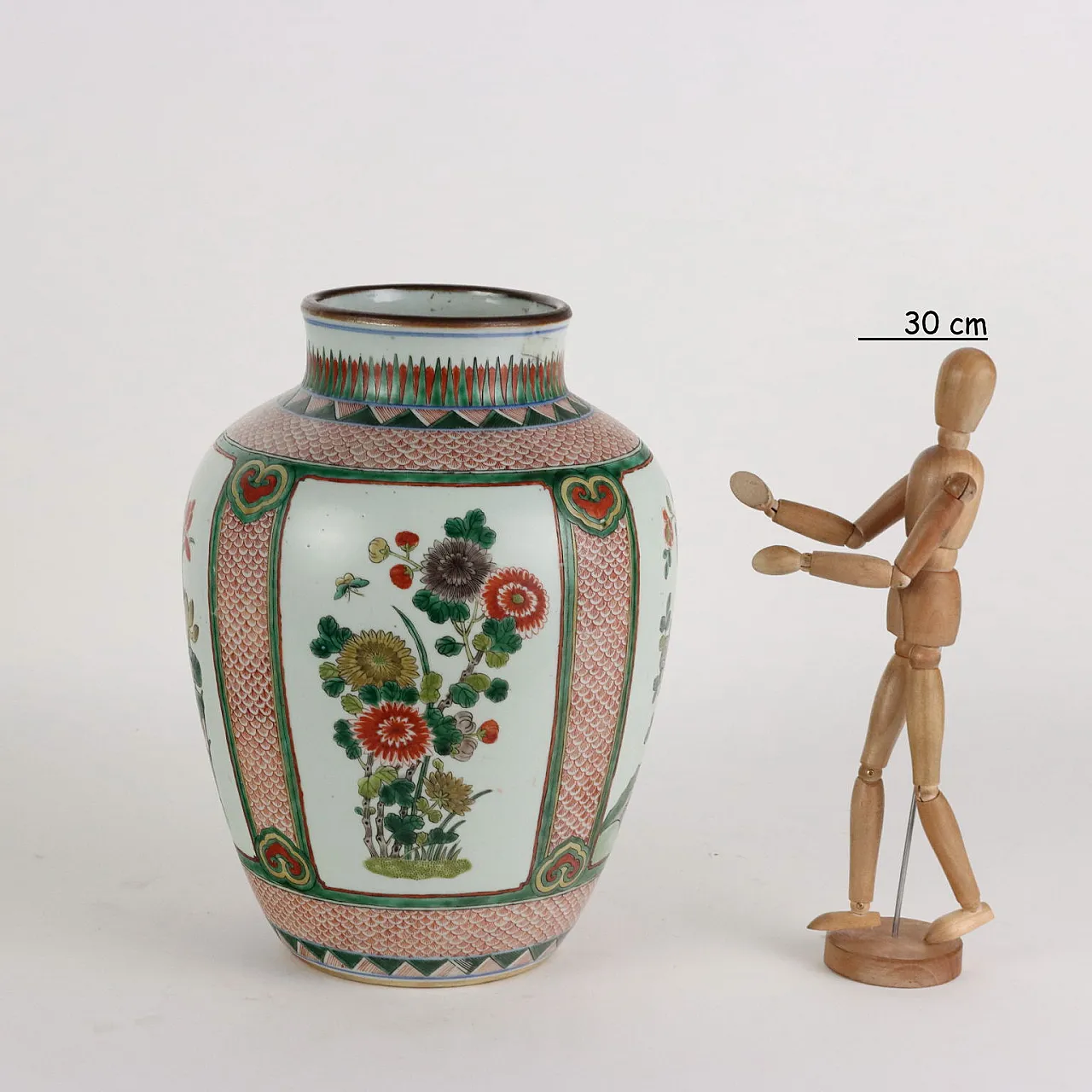 Porcelain vase painted with wucai glazes, 17th century 2