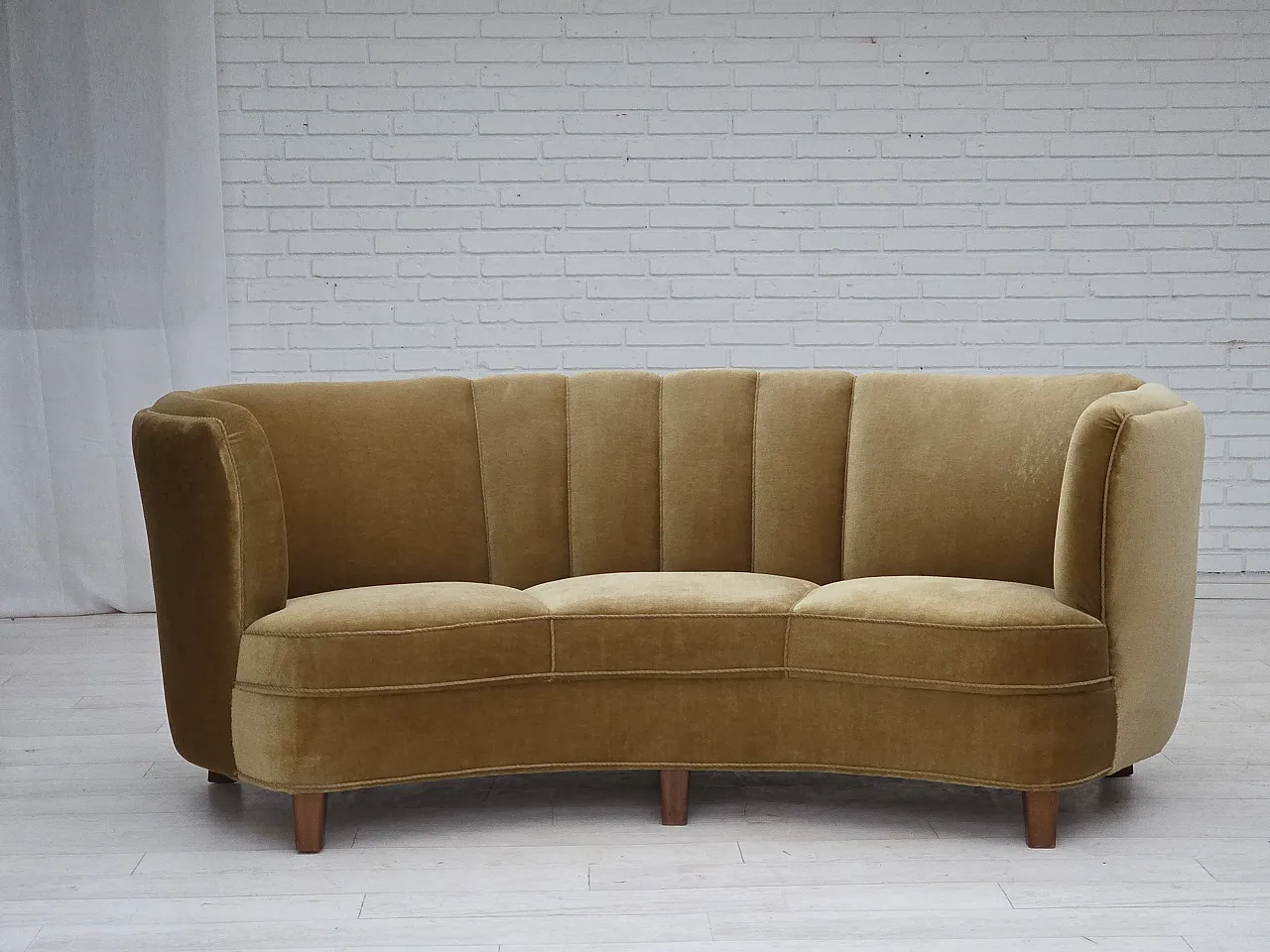 Divano danese "Banana" a 3 posti in velluto, anni '60 2