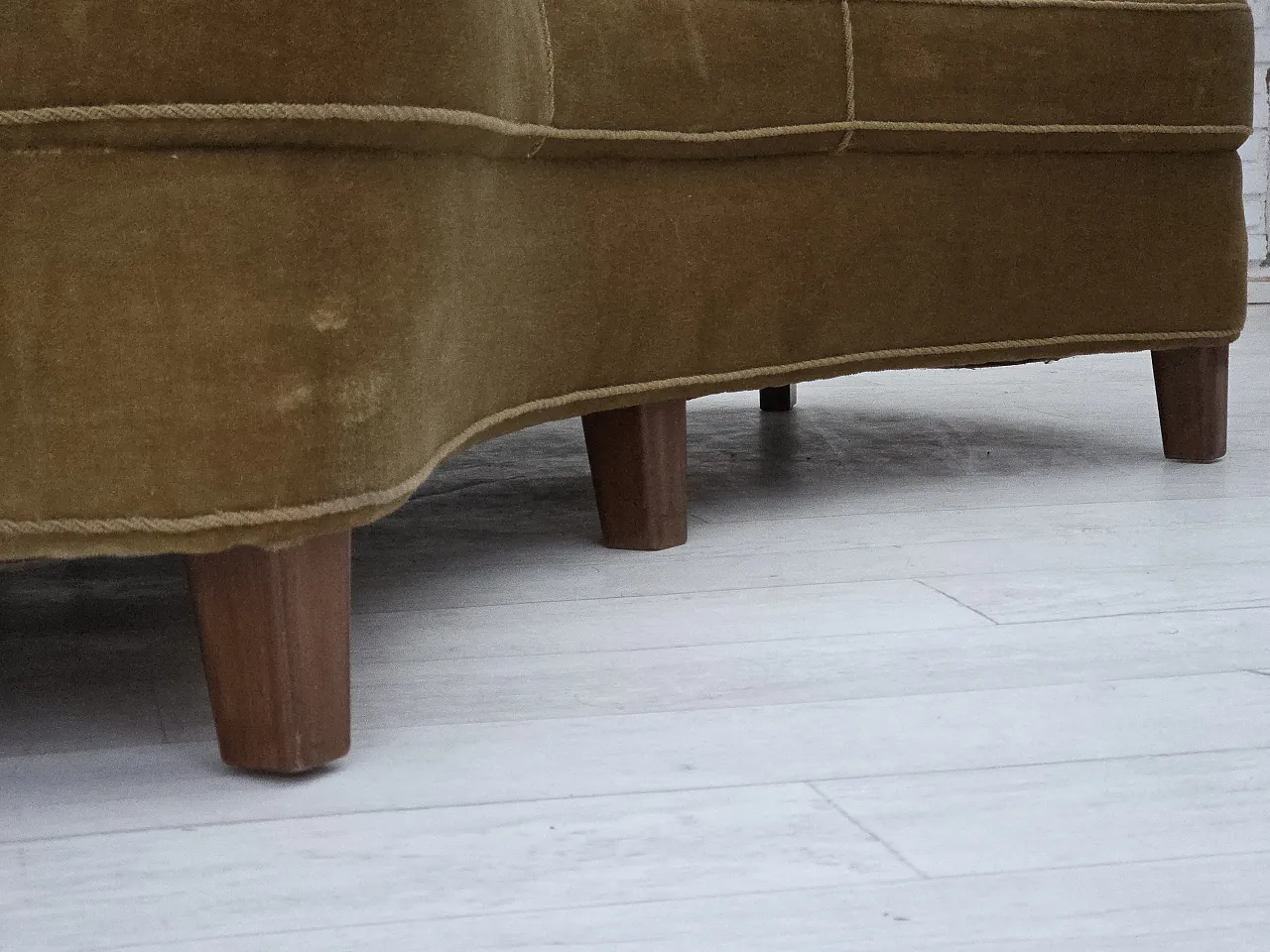 Divano danese "Banana" a 3 posti in velluto, anni '60 5