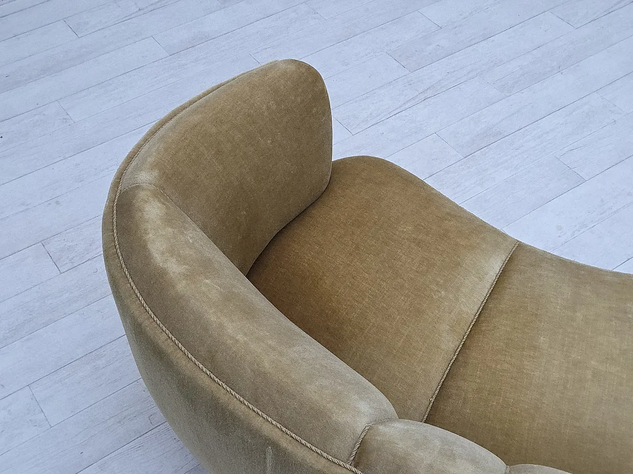 Divano danese "Banana" a 3 posti in velluto, anni '60 14