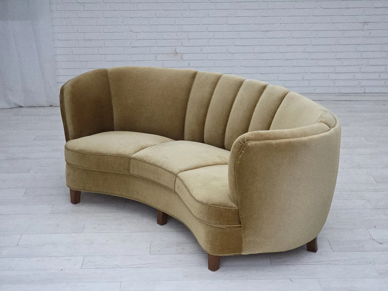 Divano danese "Banana" a 3 posti in velluto, anni '60 18