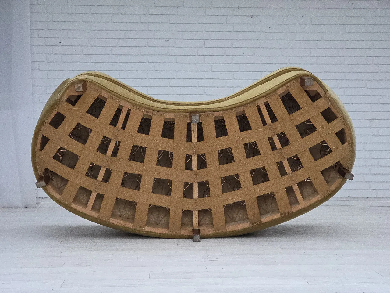 Divano danese "Banana" a 3 posti in velluto, anni '60 19