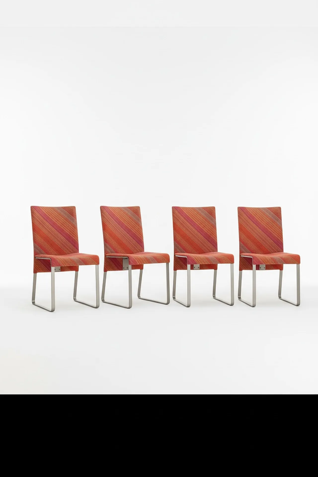 4 sedie Ealing di Giovanni Offredi per Saporiti Italia, anni '90 2