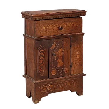 Comodino barocco in noce, ricavato da inginocchiatoio, '600