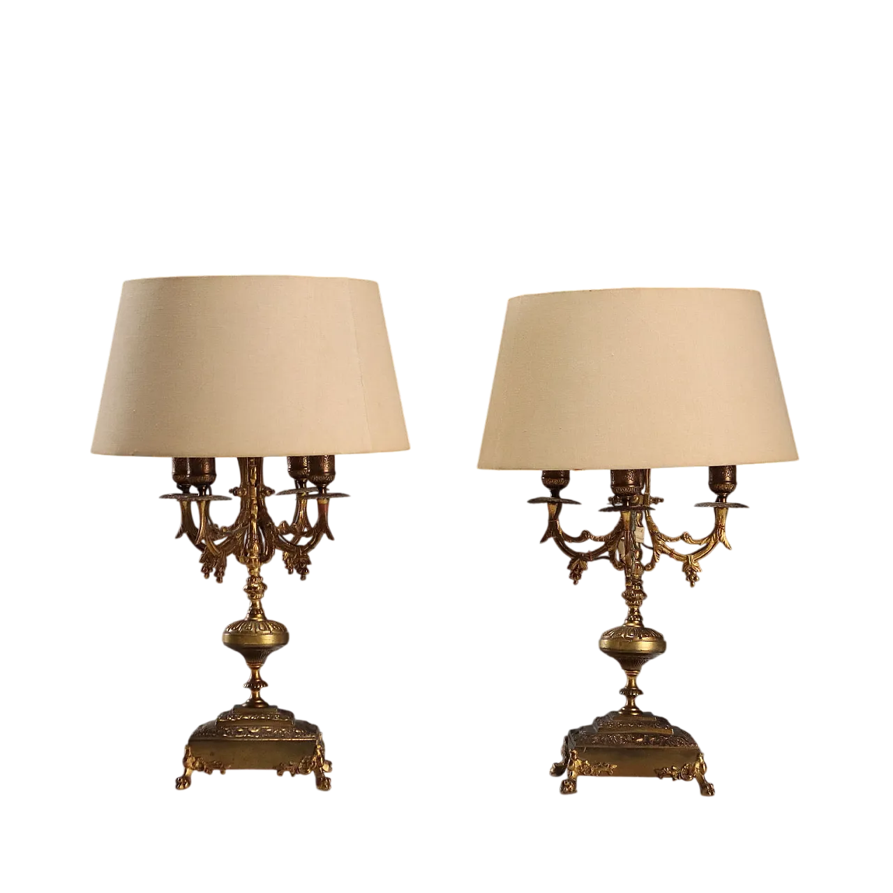 Coppia di lampade da tavolo in bronzo battuto e dorato, '900 9