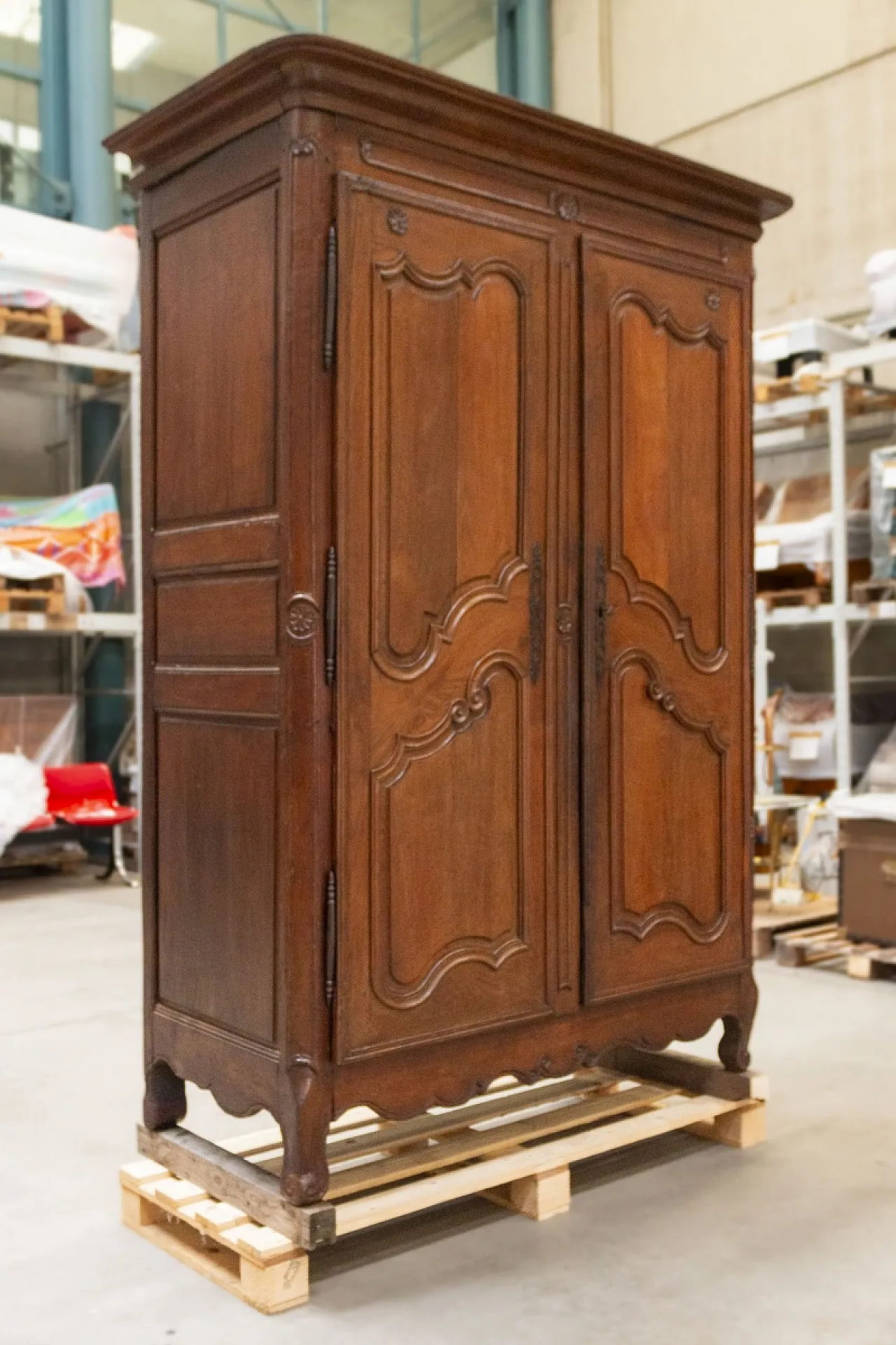 Provençal oak wardrobe in the Louis XV style, 18th century 2