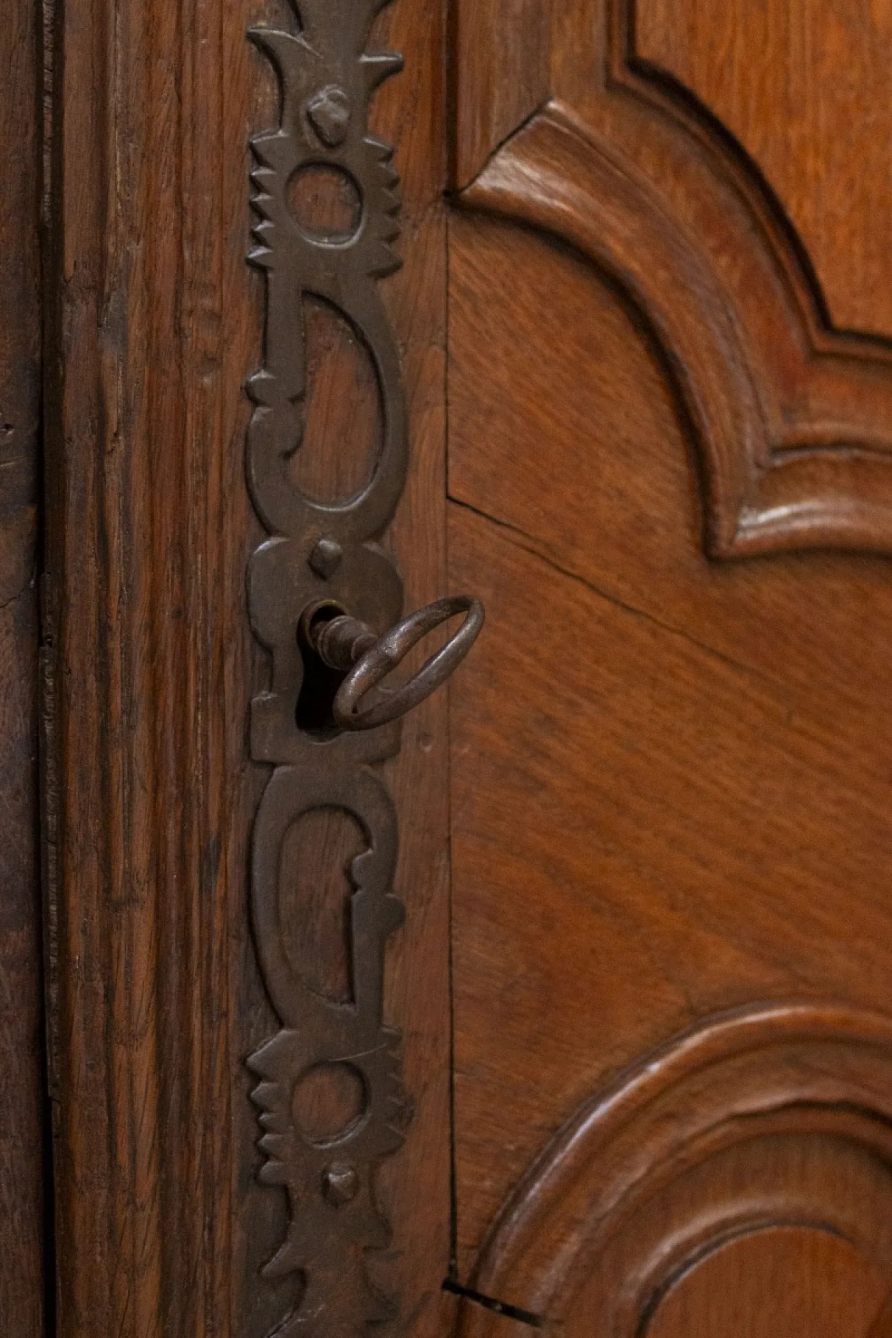 Provençal oak wardrobe in the Louis XV style, 18th century 14