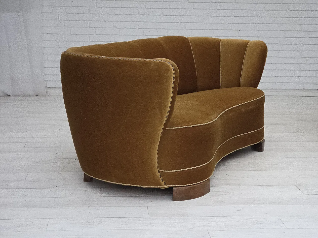 Divano danese "Banan" a 2 posti in velluto verde oliva/verde, anni '60 1