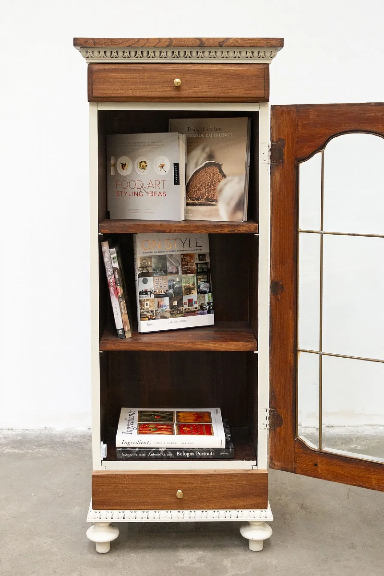 Mobiletto a vetrinetta in rovere massello, '900 2