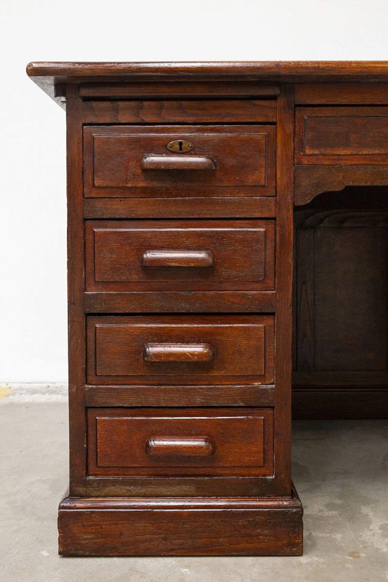 Scrivania ministeriale in legno di rovere massello, anni '20 7