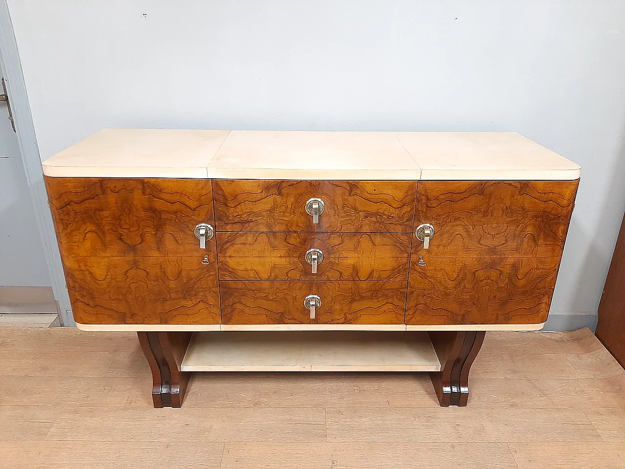 Credenza Art Deco in radica di noce e pergamena base, 40s 7
