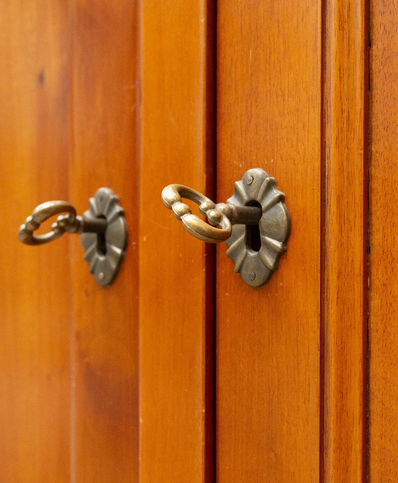 Credenza in legno massello di noce, fine '900 9