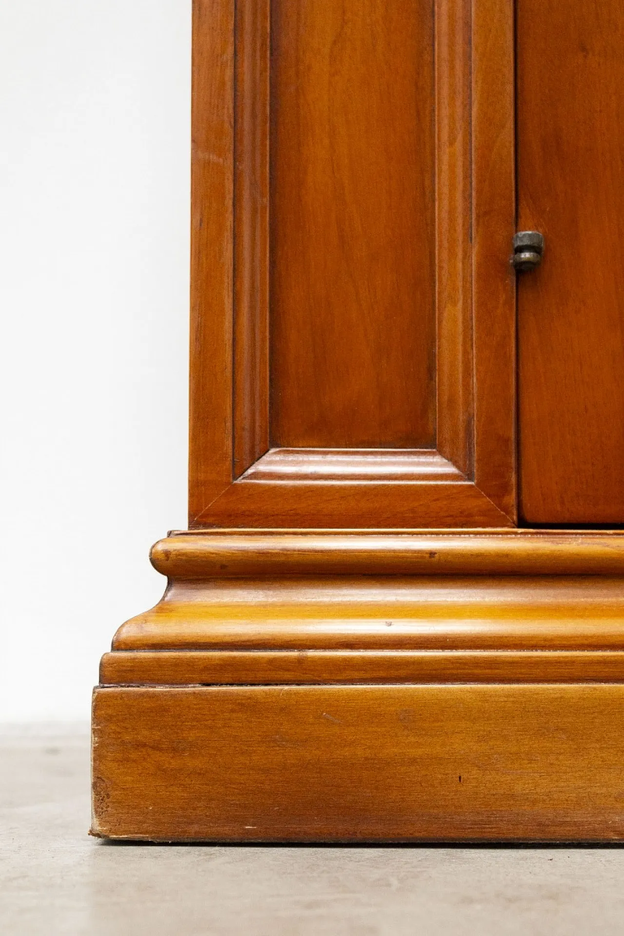 Credenza in legno massello di noce, fine '900 10