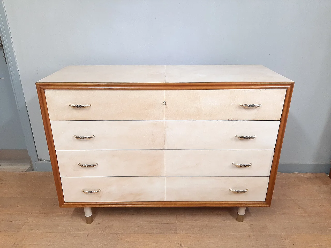 Comò cassettone art decò rivestito in pergamena, 1940 1