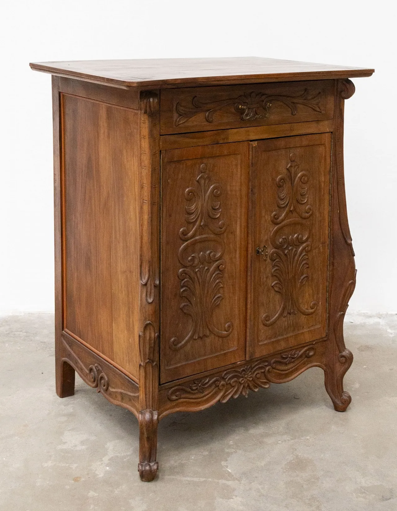 Mobiletto a due ante in legno di abete e noce, anni '60 2