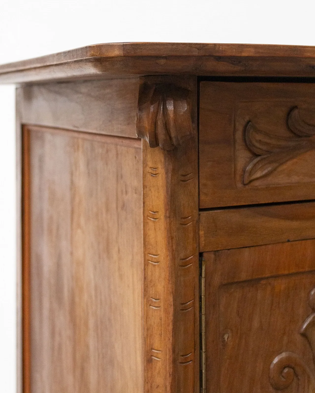 Mobiletto a due ante in legno di abete e noce, anni '60 12