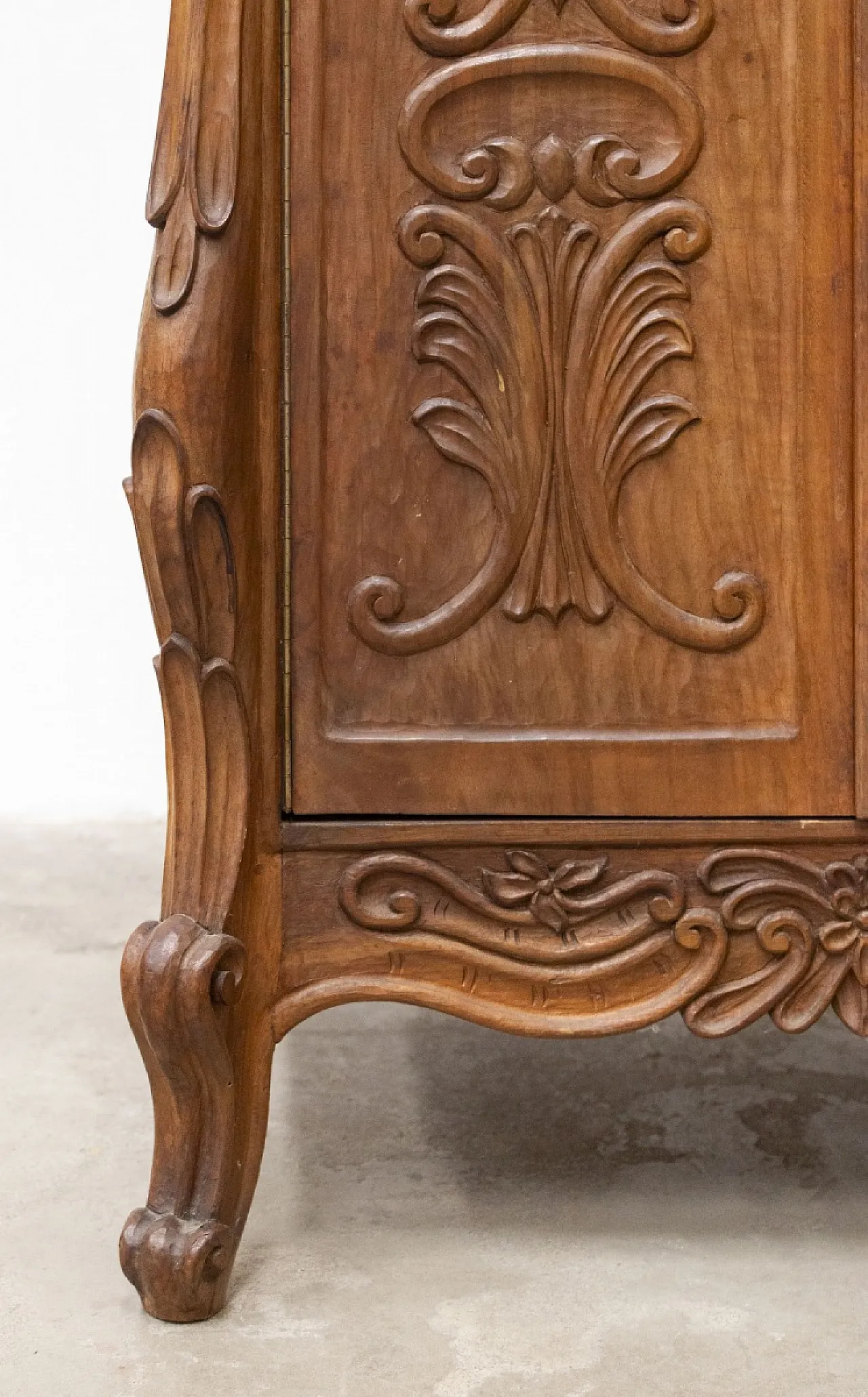 Mobiletto a due ante in legno di abete e noce, anni '60 14