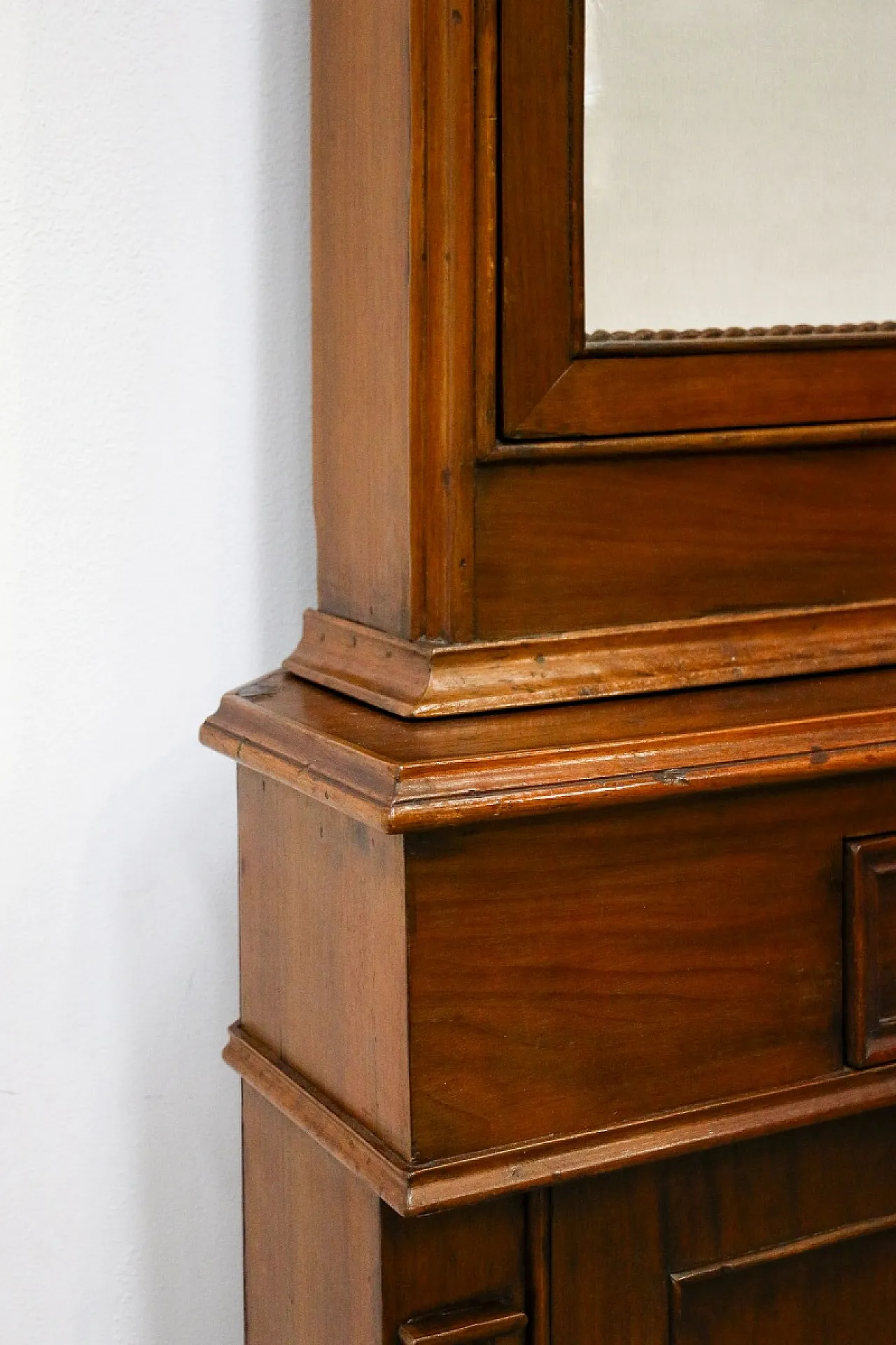 Walnut wood cabinet with display case, 20th century 5