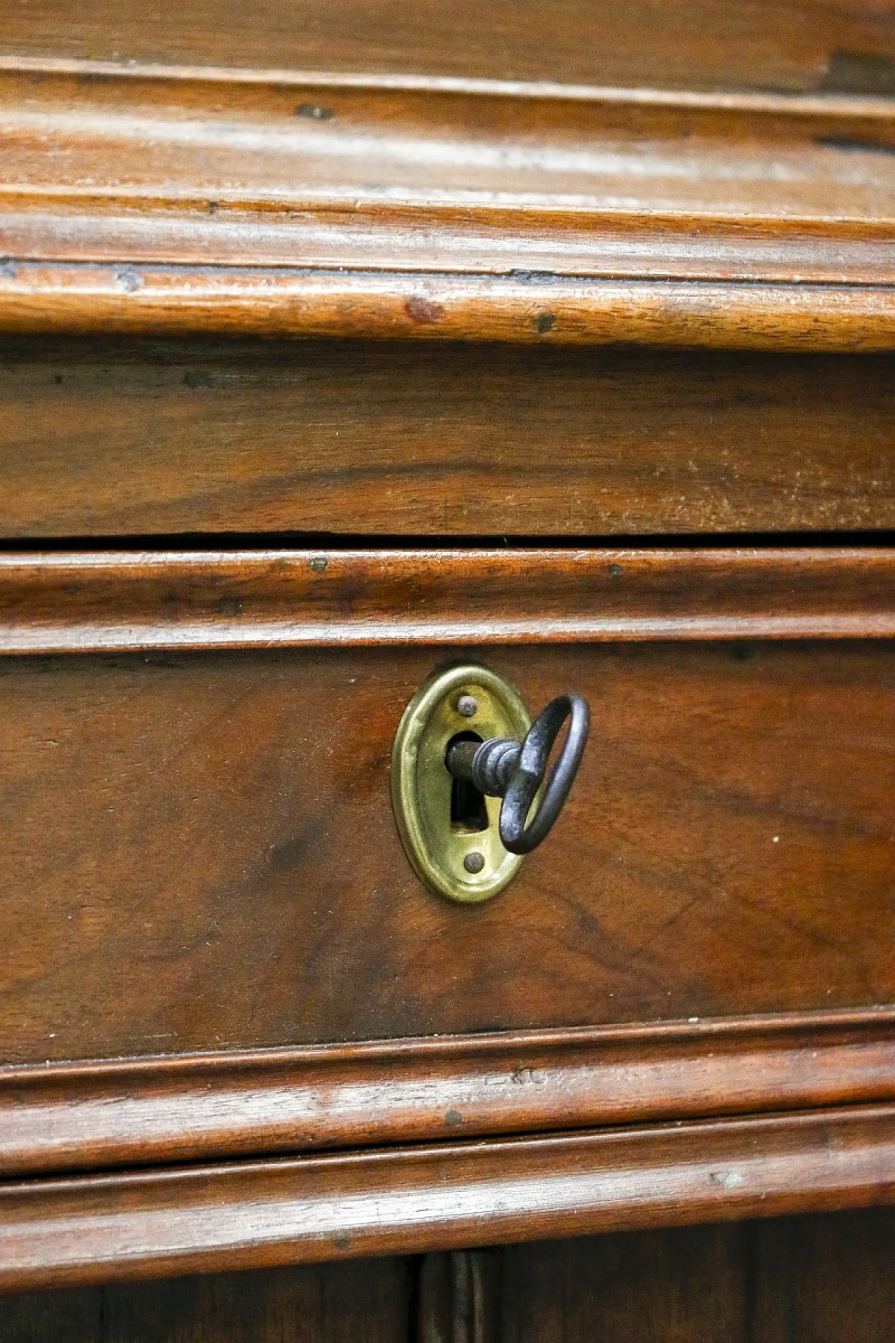 Walnut wood cabinet with display case, 20th century 8