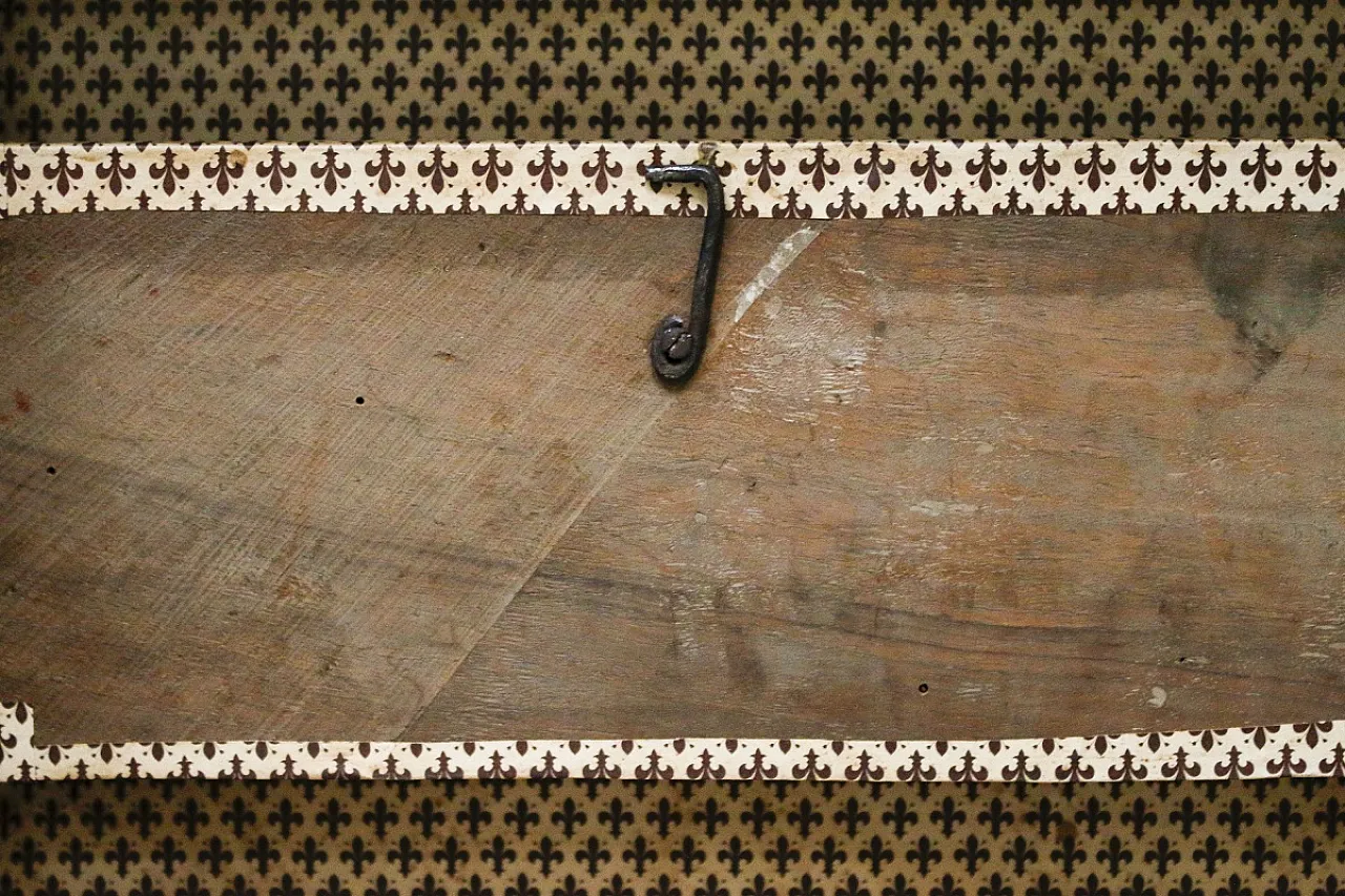 Walnut wood cabinet with display case, 20th century 11