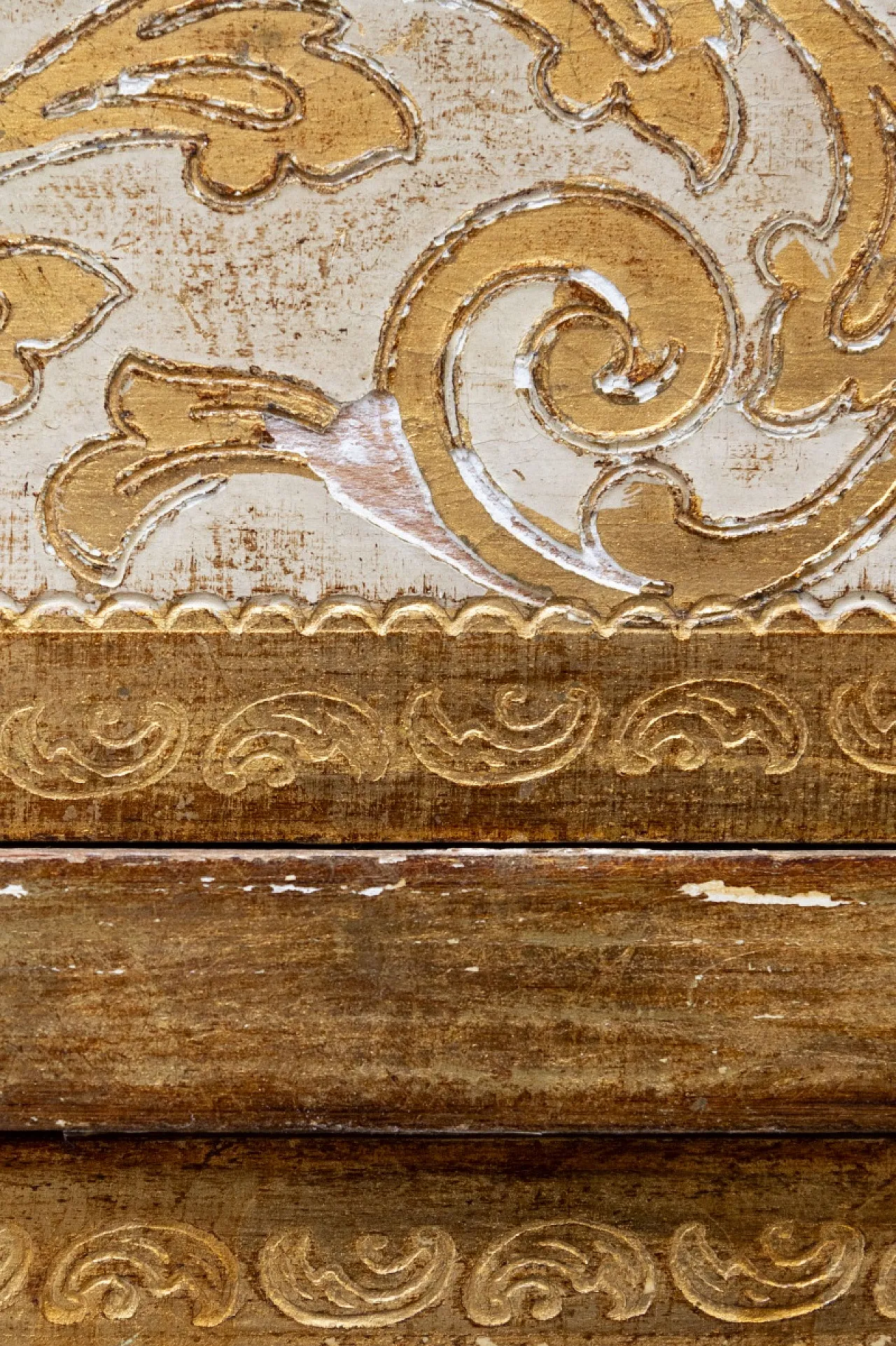 Cassettiera settimanale dorata in stile veneziano, anni '60 9