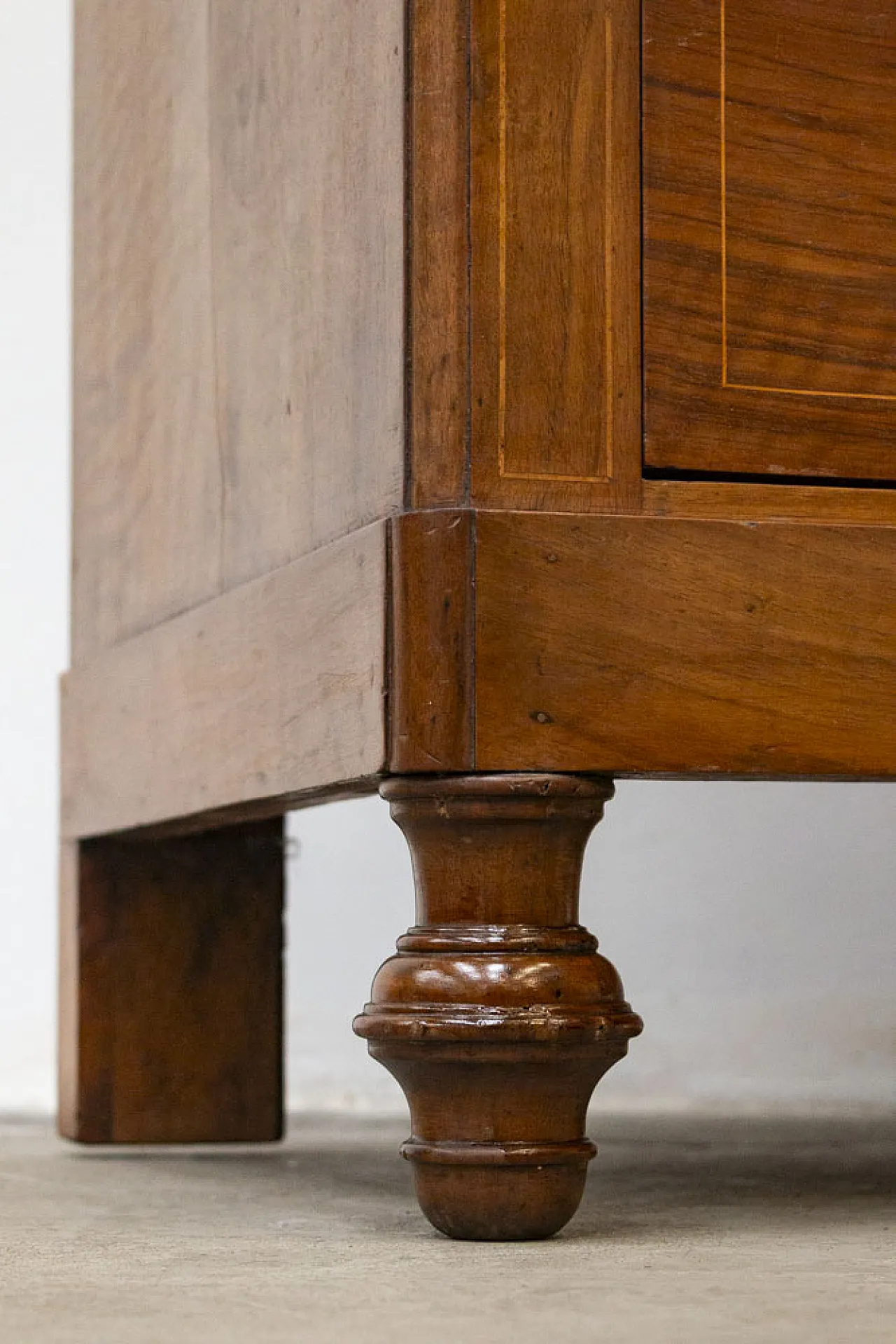 Cassettone Carlo X in noce massello, primo '800 1