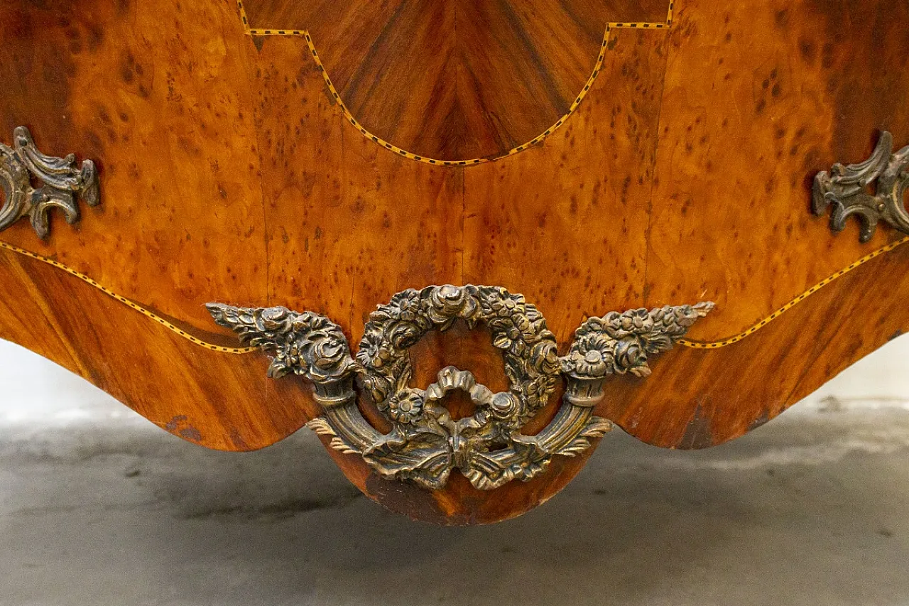 Comò Luigi XV con intarsi di varie essenze lignee, '900 10