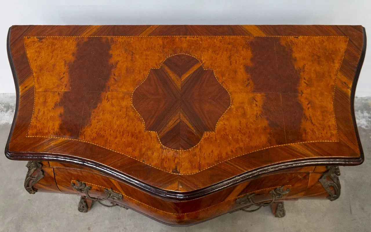 Comò Luigi XV con intarsi di varie essenze lignee, '900 11